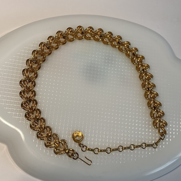 VTG LISNER Heart Choker Necklace Textured GoldTone Interlocking Hearts 12.5” - Picture 10 of 14